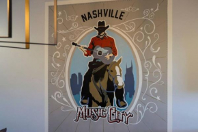 WeHo Nashville Home, Geodis Park, Mini-Golf, Arcade, 10min to Downtown! Sleeps 10!